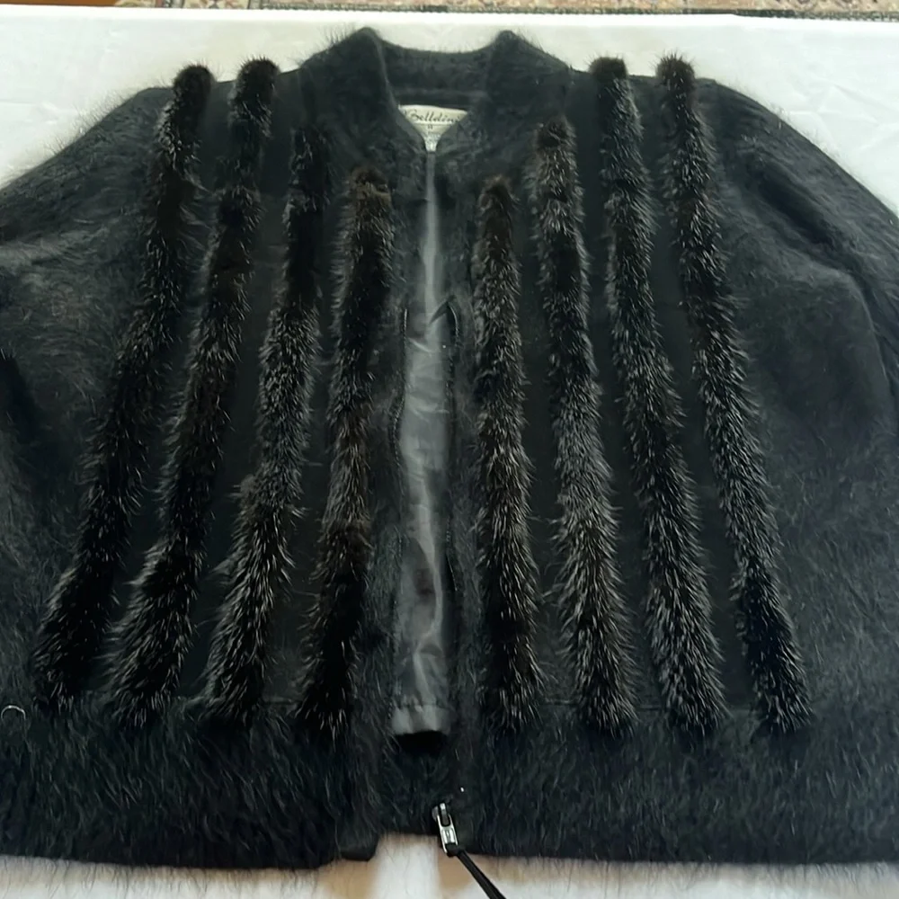 Stunning angora jacket with mink inserts set in front of jacket. Zippered & warm - Picture 5 of 8